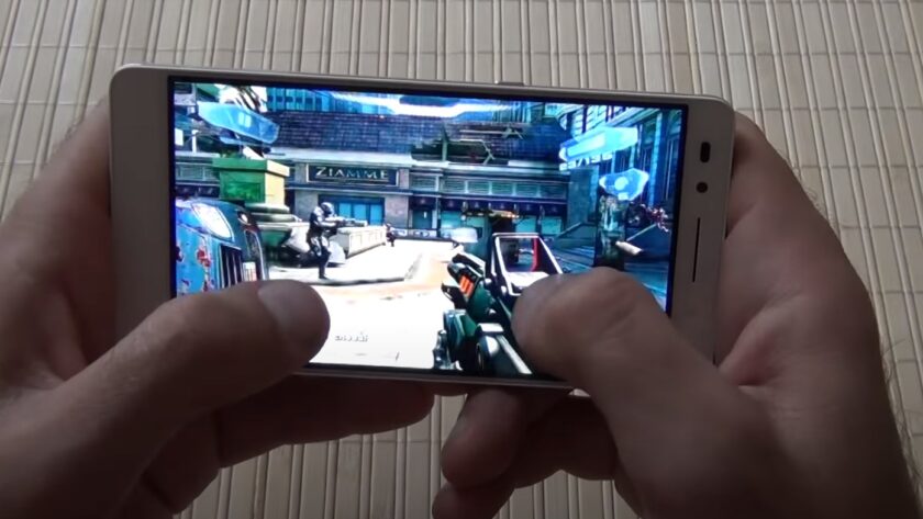 playing an FPS on Huawei Honor 7